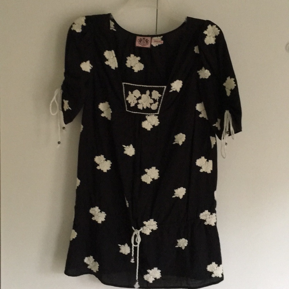 Juicy couture embroidered top